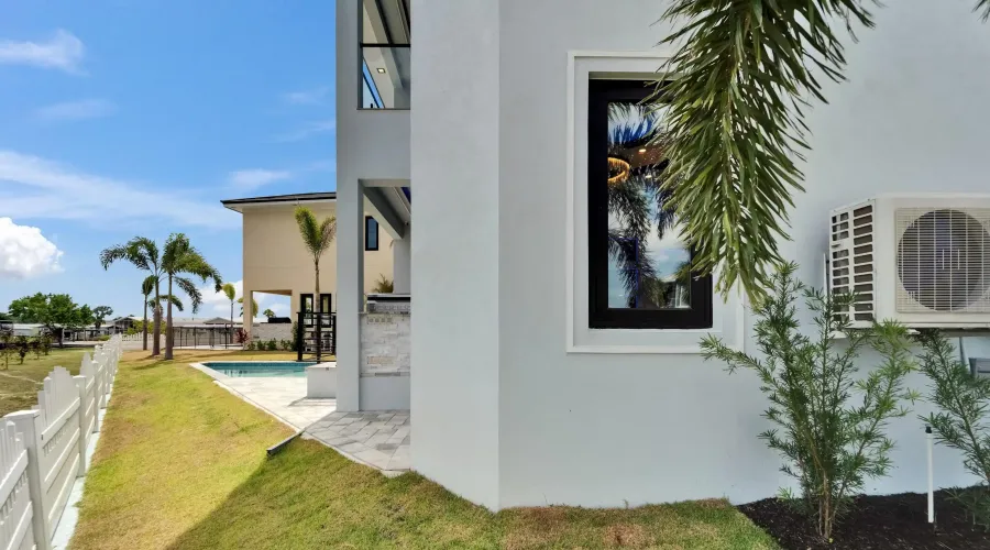 6520 SIMONE SHORES CIR, Apollo Beach, Florida, 33572, United States, 5 Bedrooms Bedrooms, 8 Rooms Rooms,3 BathroomsBathrooms,Residential,For Sale,SIMONE SHORES CIR,2,1898248