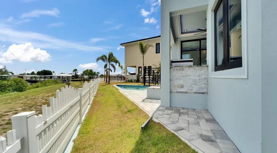 6520 SIMONE SHORES CIR, Apollo Beach, Florida, 33572, United States, 5 Bedrooms Bedrooms, 8 Rooms Rooms,3 BathroomsBathrooms,Residential,For Sale,SIMONE SHORES CIR,2,1898248