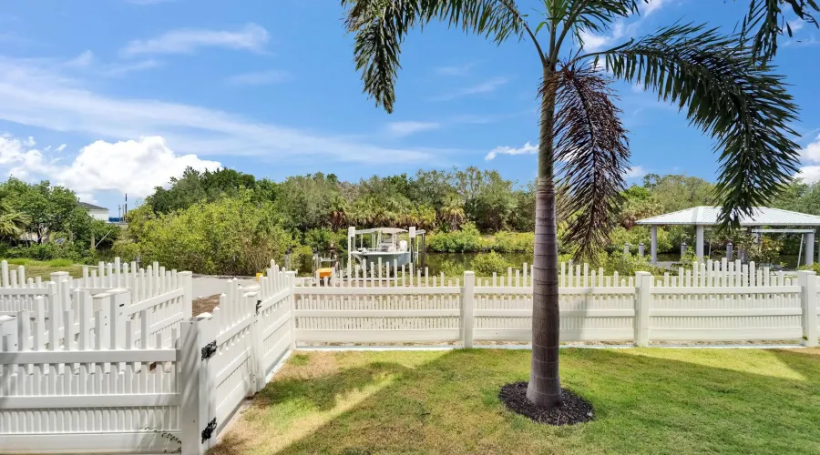 6520 SIMONE SHORES CIR, Apollo Beach, Florida, 33572, United States, 5 Bedrooms Bedrooms, 8 Rooms Rooms,3 BathroomsBathrooms,Residential,For Sale,SIMONE SHORES CIR,2,1898248
