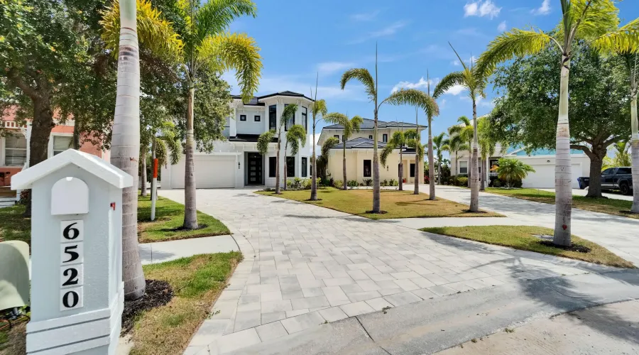 6520 SIMONE SHORES CIR, Apollo Beach, Florida, 33572, United States, 5 Bedrooms Bedrooms, 8 Rooms Rooms,3 BathroomsBathrooms,Residential,For Sale,SIMONE SHORES CIR,2,1898248