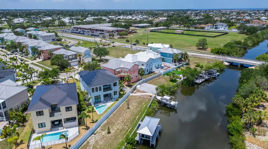 6520 SIMONE SHORES CIR, Apollo Beach, Florida, 33572, United States, 5 Bedrooms Bedrooms, 8 Rooms Rooms,3 BathroomsBathrooms,Residential,For Sale,SIMONE SHORES CIR,2,1898248