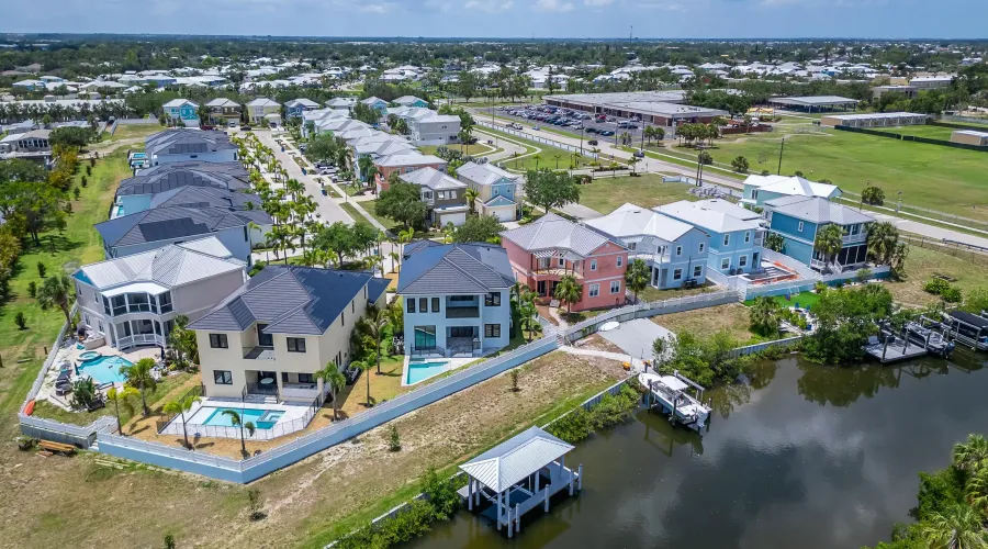 6520 SIMONE SHORES CIR, Apollo Beach, Florida, 33572, United States, 5 Bedrooms Bedrooms, 8 Rooms Rooms,3 BathroomsBathrooms,Residential,For Sale,SIMONE SHORES CIR,2,1898248