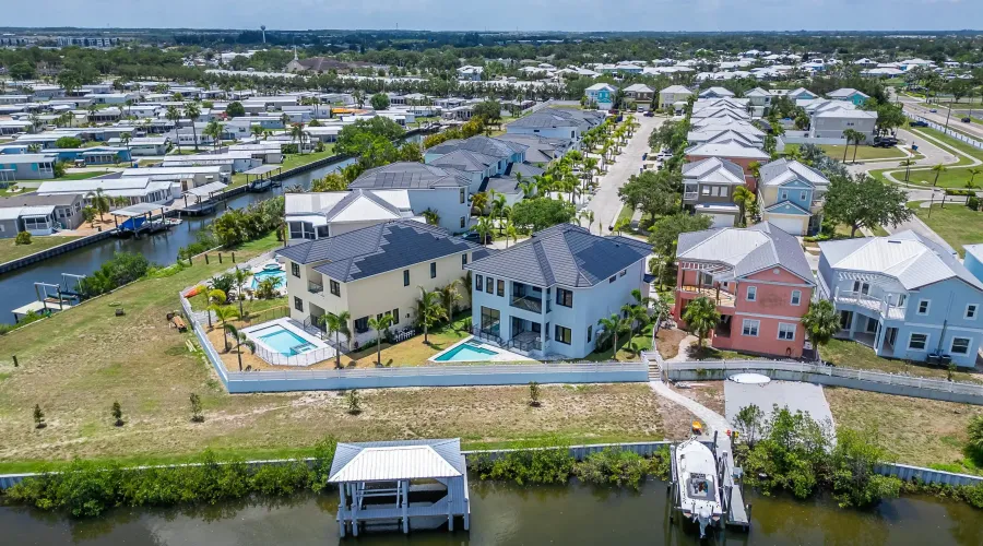 6520 SIMONE SHORES CIR, Apollo Beach, Florida, 33572, United States, 5 Bedrooms Bedrooms, 8 Rooms Rooms,3 BathroomsBathrooms,Residential,For Sale,SIMONE SHORES CIR,2,1898248