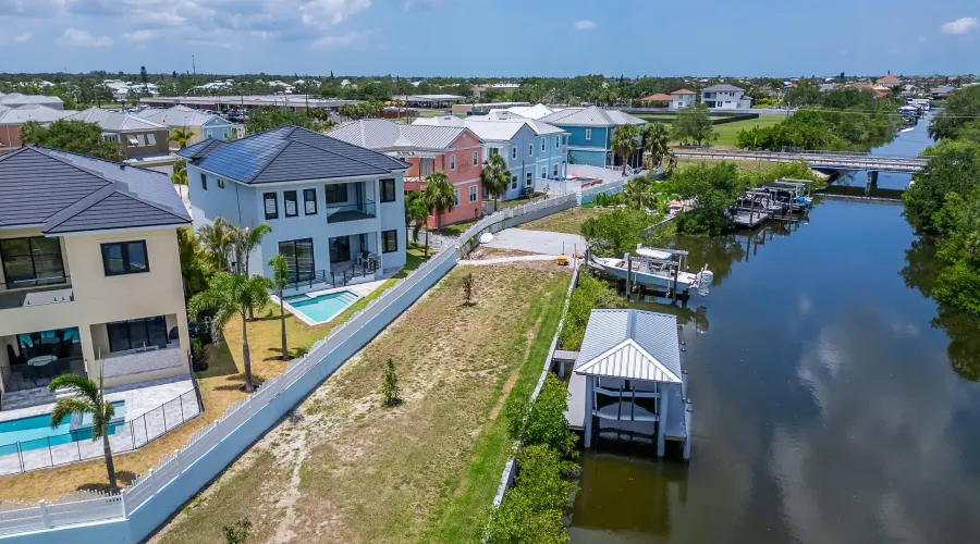 6520 SIMONE SHORES CIR, Apollo Beach, Florida, 33572, United States, 5 Bedrooms Bedrooms, 8 Rooms Rooms,3 BathroomsBathrooms,Residential,For Sale,SIMONE SHORES CIR,2,1898248