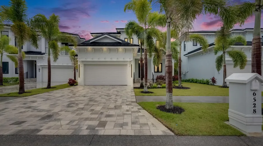 6528 Simone Shores Circle, Apollo Beach, Florida, 33572, United States, 5 Bedrooms Bedrooms, 9 Rooms Rooms,3 BathroomsBathrooms,Waterfront,For Sale,Simone Shores Circle,1899255