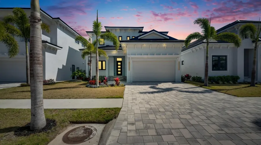 6538 Simone Shores Circle, Apollo Beach, Florida, 33572, United States, 5 Bedrooms Bedrooms, 9 Rooms Rooms,3 BathroomsBathrooms,Waterfront,For Sale,Simone Shores Circle,1899256