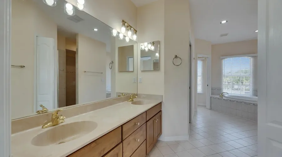 6317 Marbella Boulevard Marbella Boulevard, Apollo Beach, Florida, 33572, United States, 5 Bedrooms Bedrooms, 7 Rooms Rooms,3 BathroomsBathrooms,Waterfront,For Sale,Marbella Boulevard,1899257