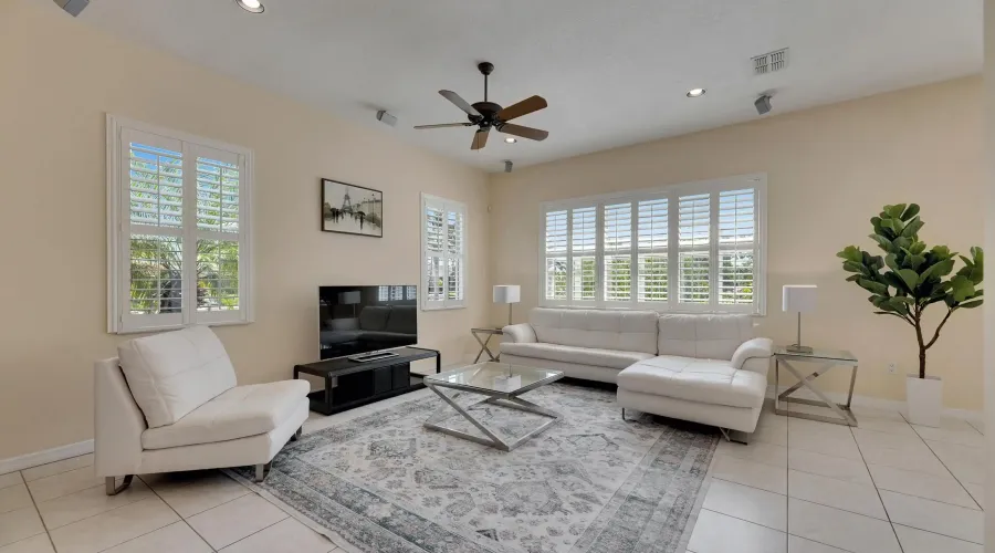 6317 Marbella Boulevard Marbella Boulevard, Apollo Beach, Florida, 33572, United States, 5 Bedrooms Bedrooms, 7 Rooms Rooms,3 BathroomsBathrooms,Waterfront,For Sale,Marbella Boulevard,1899257