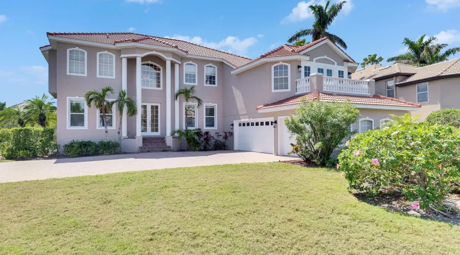 6317 Marbella Boulevard Marbella Boulevard, Apollo Beach, Florida, 33572, United States, 5 Bedrooms Bedrooms, 7 Rooms Rooms,3 BathroomsBathrooms,Waterfront,For Sale,Marbella Boulevard,1899257