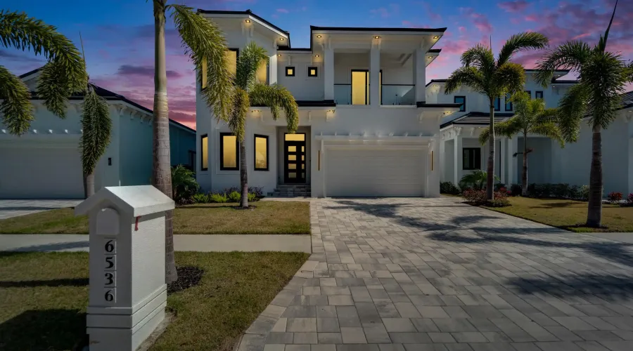 6536 SIMONE SHORES CIRCLE, Apollo Beach, Florida, 33572, United States, 5 Bedrooms Bedrooms, 9 Rooms Rooms,4 BathroomsBathrooms,Waterfront,For Sale,SIMONE SHORES CIRCLE,1899262