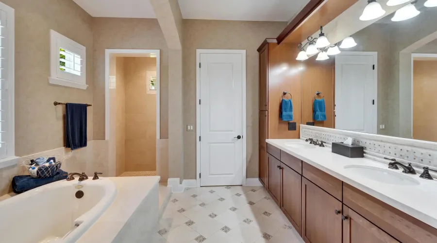 5616 SEAGRASS PLACE, Apollo Beach, Florida, 33572, United States, 4 Bedrooms Bedrooms, 10 Rooms Rooms,4 BathroomsBathrooms,Waterfront,For Sale,SEAGRASS PLACE,1899263