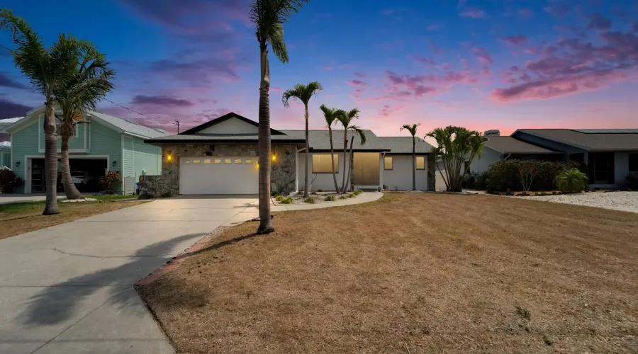 743 KINGSTON COURT, Apollo Beach, Florida, 33572, United States, 4 Bedrooms Bedrooms, 7 Rooms Rooms,2 BathroomsBathrooms,Waterfront,For Sale,KINGSTON COURT,1900416