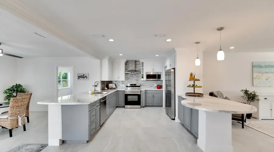805 LEISEY CIRCLE, Ruskin, Florida, 33570, United States, 3 Bedrooms Bedrooms, 7 Rooms Rooms,2 BathroomsBathrooms,Waterfront,For Sale,LEISEY CIRCLE,1900504