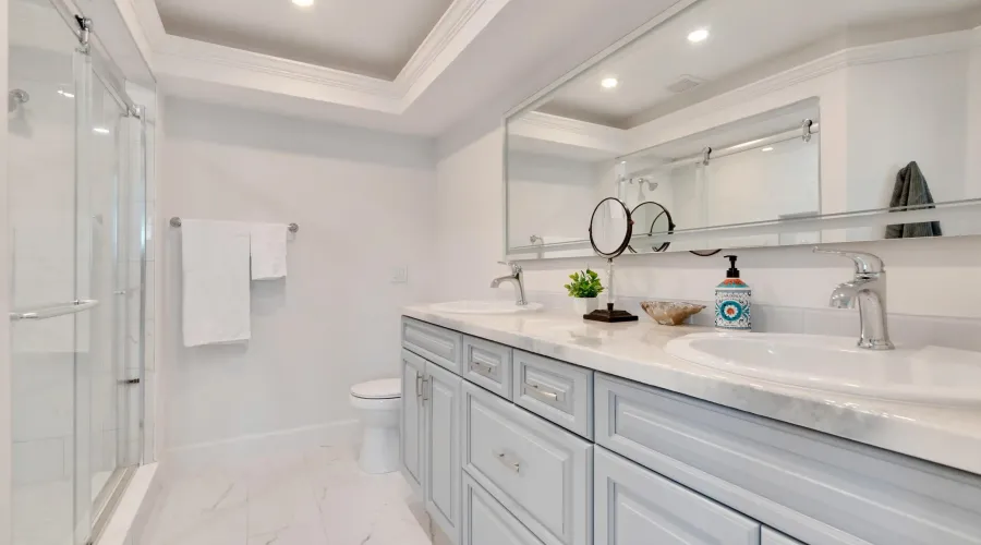 805 LEISEY CIRCLE, Ruskin, Florida, 33570, United States, 3 Bedrooms Bedrooms, 7 Rooms Rooms,2 BathroomsBathrooms,Waterfront,For Sale,LEISEY CIRCLE,1900504