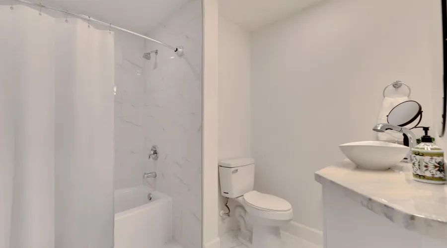 805 LEISEY CIRCLE, Ruskin, Florida, 33570, United States, 3 Bedrooms Bedrooms, 7 Rooms Rooms,2 BathroomsBathrooms,Waterfront,For Sale,LEISEY CIRCLE,1900504