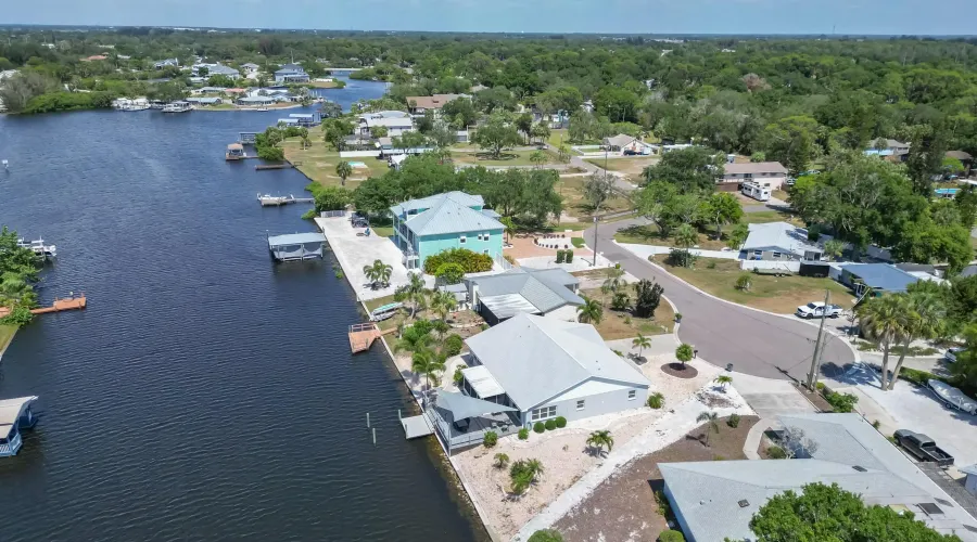805 LEISEY CIRCLE, Ruskin, Florida, 33570, United States, 3 Bedrooms Bedrooms, 7 Rooms Rooms,2 BathroomsBathrooms,Waterfront,For Sale,LEISEY CIRCLE,1900504