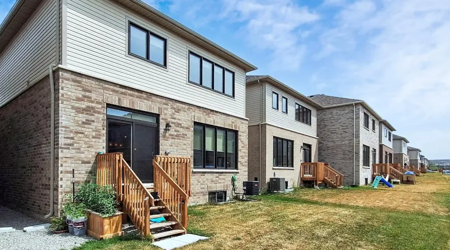 28 Gemini Dr, Barrie, Ontario, Canada, 4 Bedrooms Bedrooms, 8 Rooms Rooms,3 BathroomsBathrooms,Residential,For Sale,Gemini,1900507