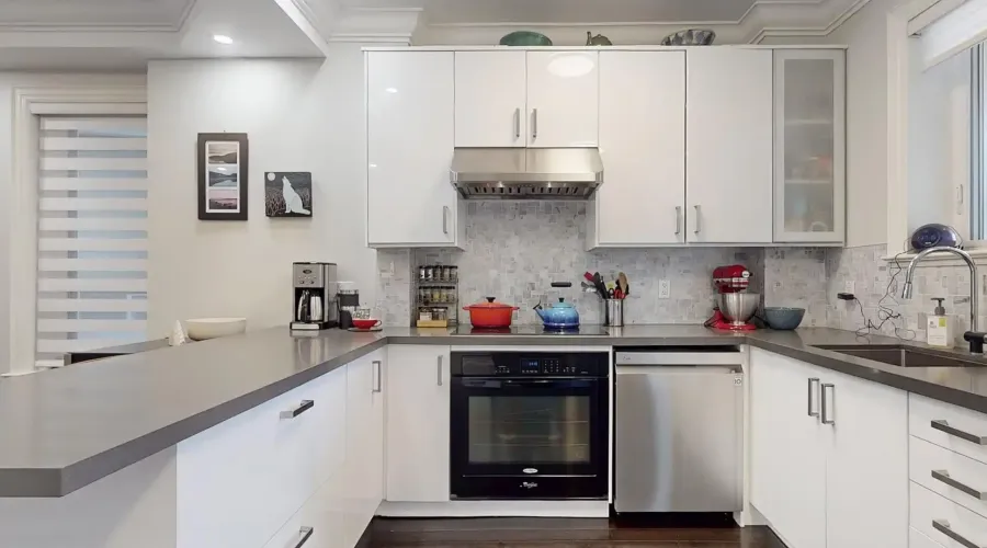 82 Russett Ave, Toronto, Ontario, Canada, 4 Bedrooms Bedrooms, 9 Rooms Rooms,4 BathroomsBathrooms,Residential,For Sale,Russett,1902915