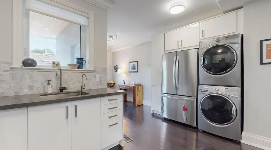 82 Russett Ave, Toronto, Ontario, Canada, 4 Bedrooms Bedrooms, 9 Rooms Rooms,4 BathroomsBathrooms,Residential,For Sale,Russett,1902915