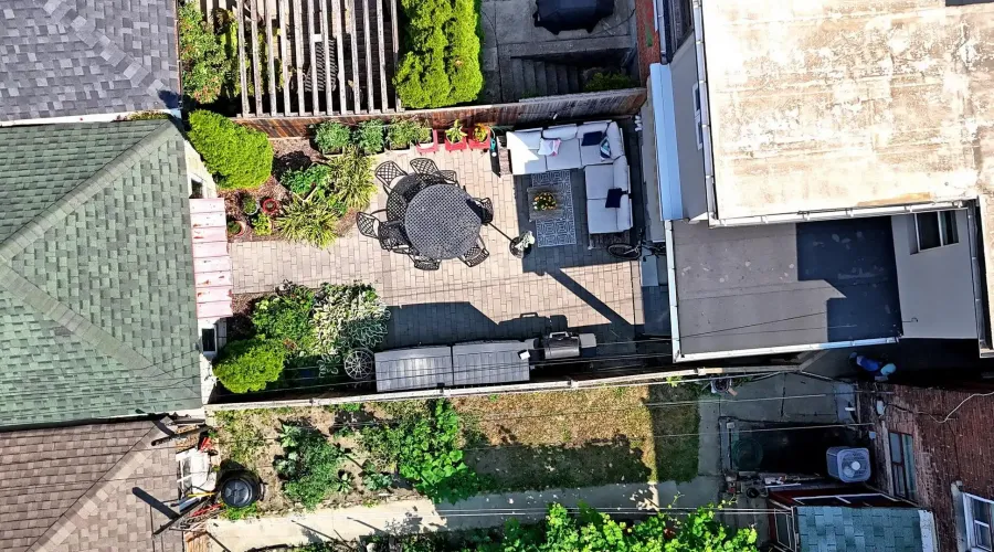 82 Russett Ave, Toronto, Ontario, Canada, 4 Bedrooms Bedrooms, 9 Rooms Rooms,4 BathroomsBathrooms,Residential,For Sale,Russett,1902915
