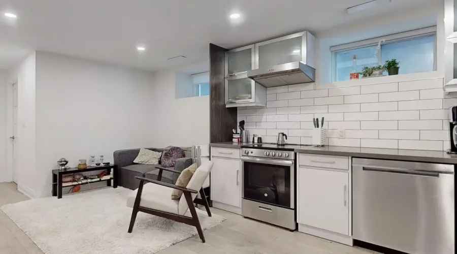 82 Russett Ave, Toronto, Ontario, Canada, 4 Bedrooms Bedrooms, 9 Rooms Rooms,4 BathroomsBathrooms,Residential,For Sale,Russett,1902915