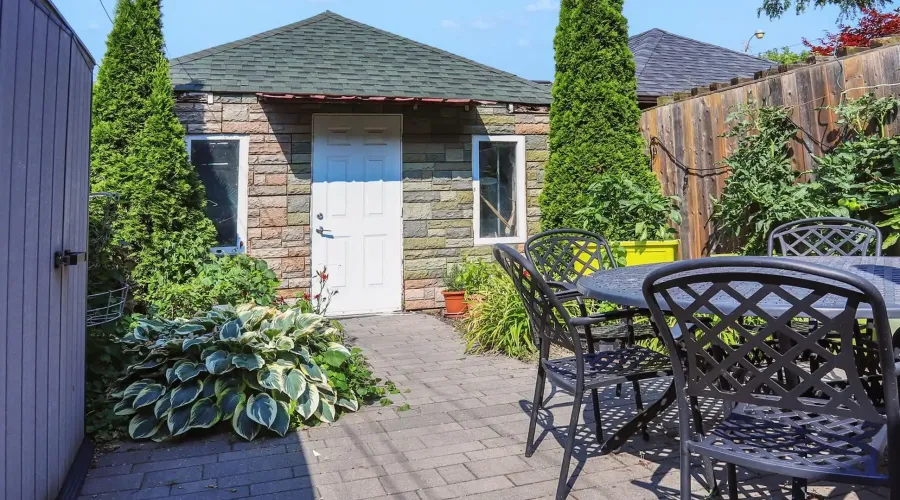 82 Russett Ave, Toronto, Ontario, Canada, 4 Bedrooms Bedrooms, 9 Rooms Rooms,4 BathroomsBathrooms,Residential,For Sale,Russett,1902915