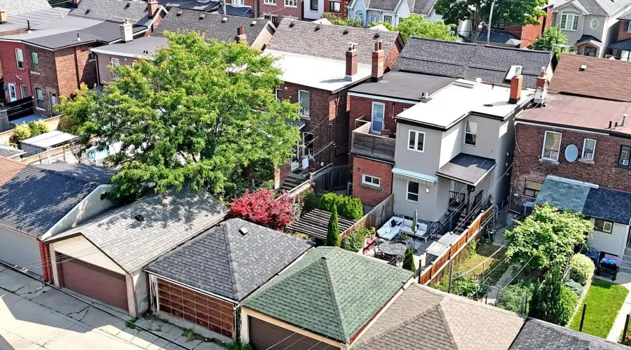 82 Russett Ave, Toronto, Ontario, Canada, 4 Bedrooms Bedrooms, 9 Rooms Rooms,4 BathroomsBathrooms,Residential,For Sale,Russett,1902915