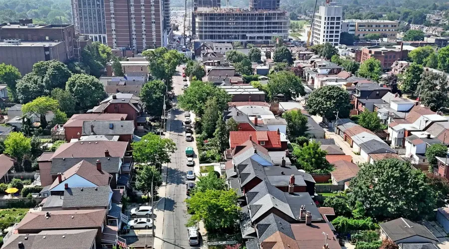 82 Russett Ave, Toronto, Ontario, Canada, 4 Bedrooms Bedrooms, 9 Rooms Rooms,4 BathroomsBathrooms,Residential,For Sale,Russett,1902915