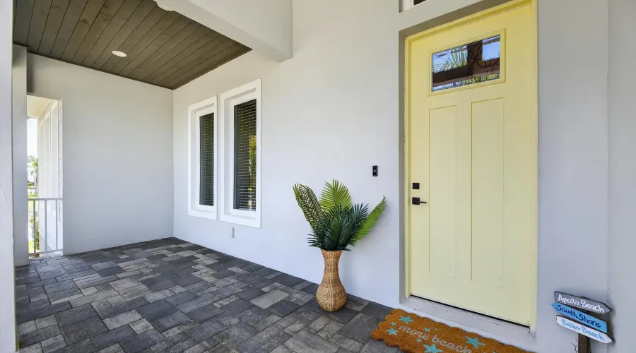 614 Pinckney Dr, Apollo Beach, Florida, 33572, United States, 4 Bedrooms Bedrooms, 7 Rooms Rooms,3 BathroomsBathrooms,Residential,For Sale,Pinckney Dr,1,1902916