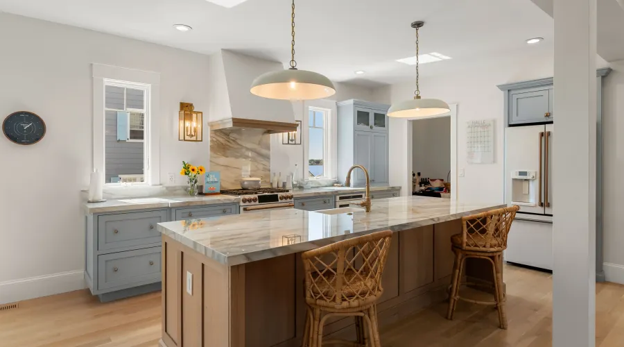 79 Lothrop Street, Beverly, Massachusetts, 01915, United States, 4 Bedrooms Bedrooms, 9 Rooms Rooms,2 BathroomsBathrooms,Residential,For Sale,Lothrop,1903236