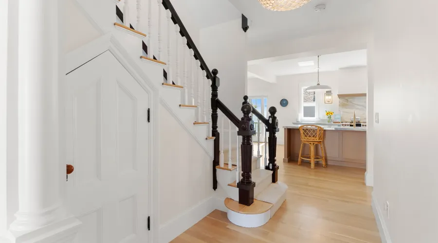 79 Lothrop Street, Beverly, Massachusetts, 01915, United States, 4 Bedrooms Bedrooms, 9 Rooms Rooms,2 BathroomsBathrooms,Residential,For Sale,Lothrop,1903236