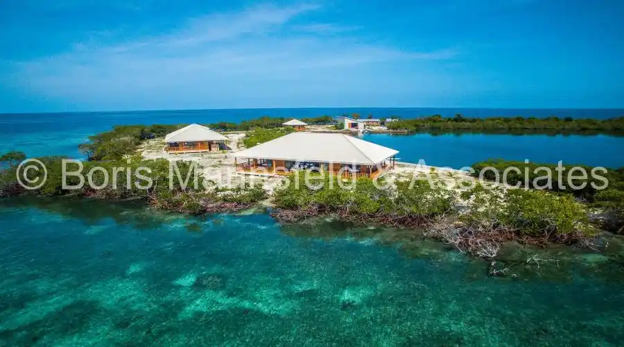 Placencia,North Saddle Caye,Belize,8 Bedrooms Bedrooms,7 BathroomsBathrooms,Residential,186399