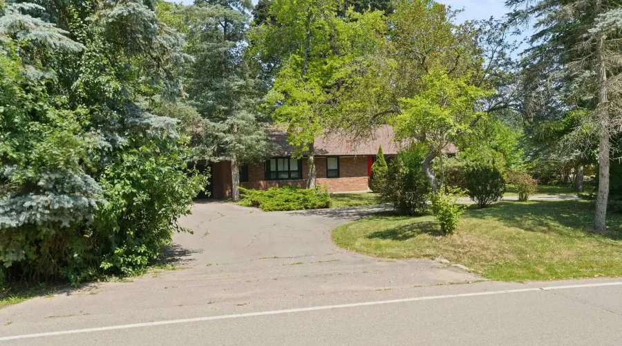 415 Country Club Crescent, Mississauga, Ontario, L5J 2P9, Canada, 3 Bedrooms Bedrooms, ,2 BathroomsBathrooms,Residential,For Sale,1908176