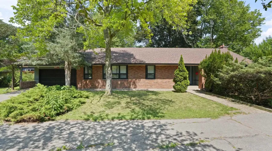 415 Country Club Crescent, Mississauga, Ontario, L5J 2P9, Canada, 3 Bedrooms Bedrooms, ,2 BathroomsBathrooms,Residential,For Sale,1908176