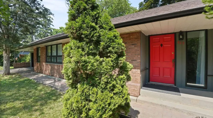 415 Country Club Crescent, Mississauga, Ontario, L5J 2P9, Canada, 3 Bedrooms Bedrooms, ,2 BathroomsBathrooms,Residential,For Sale,1908176