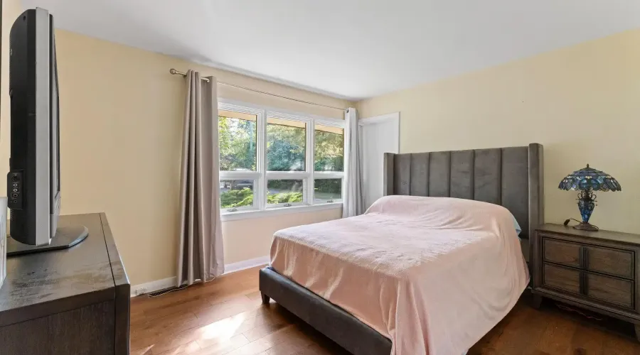 415 Country Club Crescent, Mississauga, Ontario, L5J 2P9, Canada, 3 Bedrooms Bedrooms, ,2 BathroomsBathrooms,Residential,For Sale,1908176