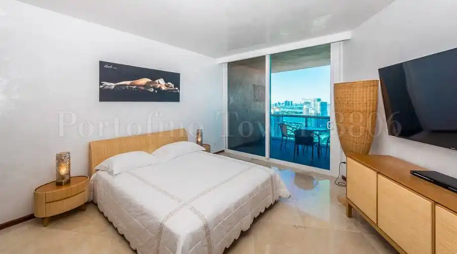 300 South Pointe Drive,Miami Beach,Florida 33139,United States,2 Bedrooms Bedrooms,2 BathroomsBathrooms,Residential,300 South Pointe Drive,187220