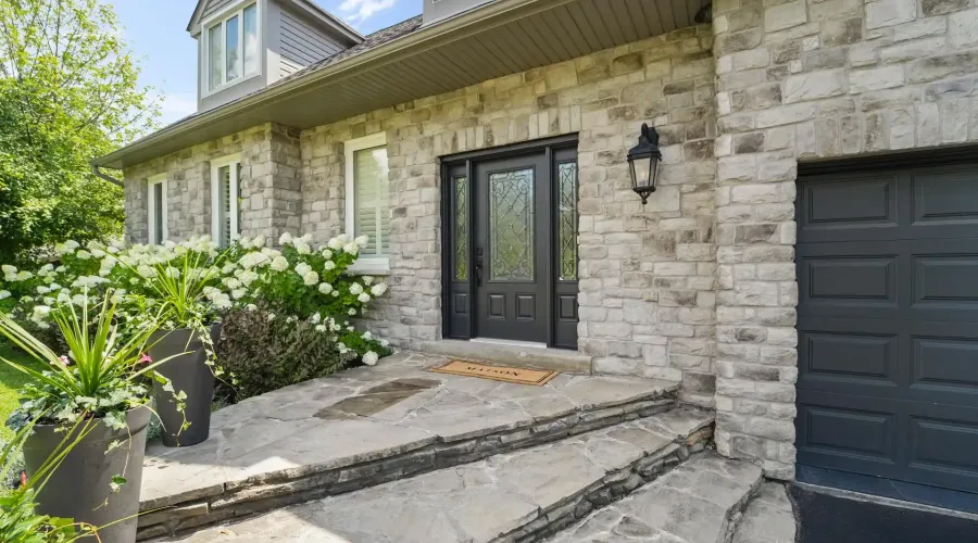 2592 Barrisdale Court, Mississauga, Ontario, L5N 2H2, Canada, 4 Bedrooms Bedrooms, ,5 BathroomsBathrooms,Residential,For Sale,Barrisdale Court,1913995