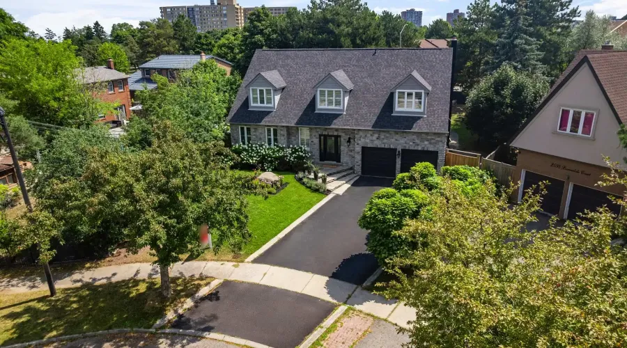 2592 Barrisdale Court, Mississauga, Ontario, L5N 2H2, Canada, 4 Bedrooms Bedrooms, ,5 BathroomsBathrooms,Residential,For Sale,Barrisdale Court,1913995
