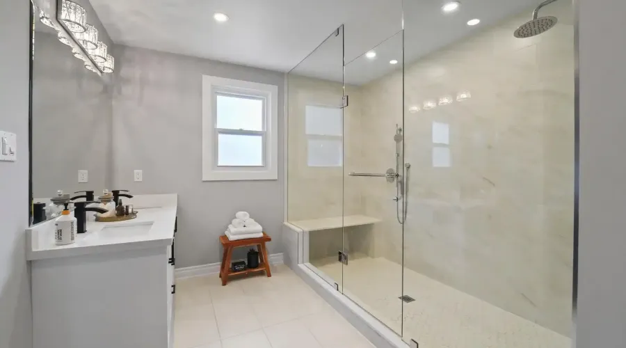 2592 Barrisdale Court, Mississauga, Ontario, L5N 2H2, Canada, 4 Bedrooms Bedrooms, ,5 BathroomsBathrooms,Residential,For Sale,Barrisdale Court,1913995