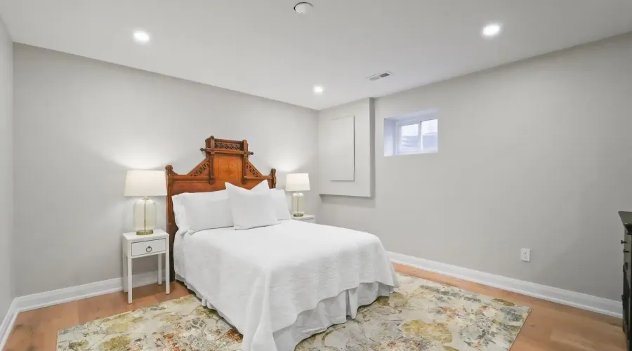2592 Barrisdale Court, Mississauga, Ontario, L5N 2H2, Canada, 4 Bedrooms Bedrooms, ,5 BathroomsBathrooms,Residential,For Sale,Barrisdale Court,1913995