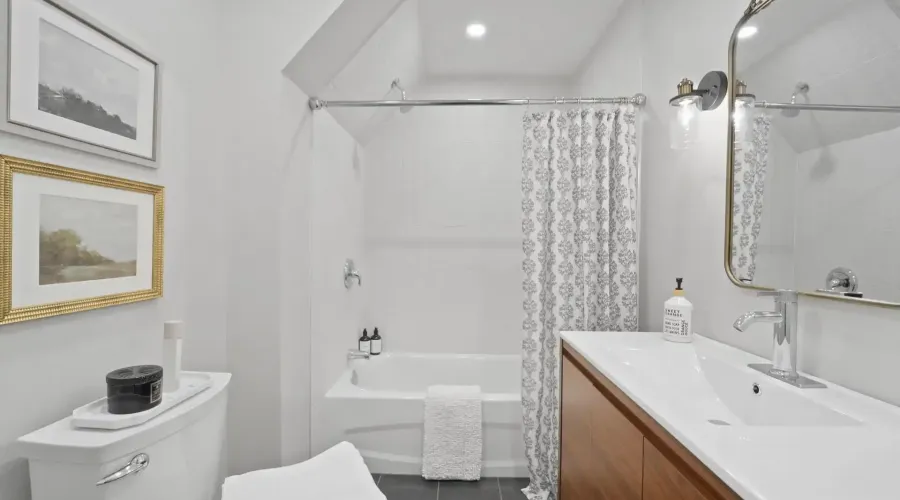 2592 Barrisdale Court, Mississauga, Ontario, L5N 2H2, Canada, 4 Bedrooms Bedrooms, ,5 BathroomsBathrooms,Residential,For Sale,Barrisdale Court,1913995