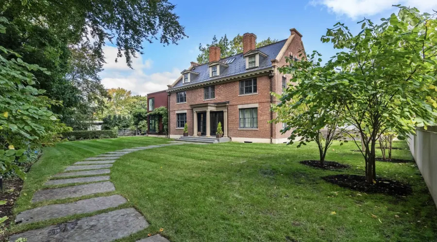 55 Fayerweather St, Cambridge, Massachusetts, 02138, United States, 7 Bedrooms Bedrooms, ,9 BathroomsBathrooms,Residential,Residential,1918789