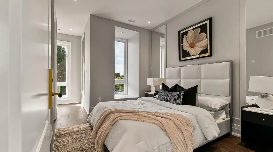 321 Morden Road, Oakville, Ontario, L6K 2S6, Canada, 4 Bedrooms Bedrooms, ,7 BathroomsBathrooms,Residential,For Sale,1922754