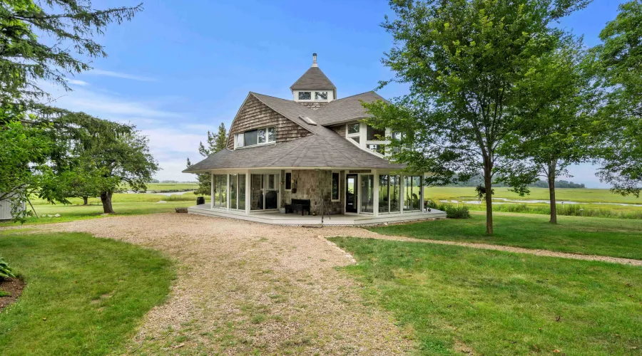 Essex, Massachusetts, United States, 3 Bedrooms Bedrooms, 5 Rooms Rooms,1 BathroomBathrooms,Residential,For Sale,1933909