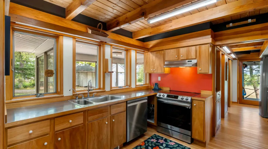 Essex, Massachusetts, United States, 3 Bedrooms Bedrooms, 5 Rooms Rooms,1 BathroomBathrooms,Residential,For Sale,1933909
