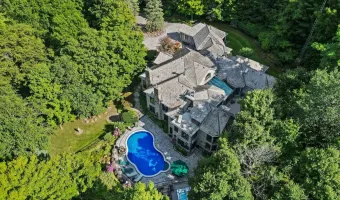 10140 Pineview Trail, Milton, Ontario, L0P 1B0, Canada, 3 Bedrooms Bedrooms, ,8 BathroomsBathrooms,Residential,For Sale,1933911