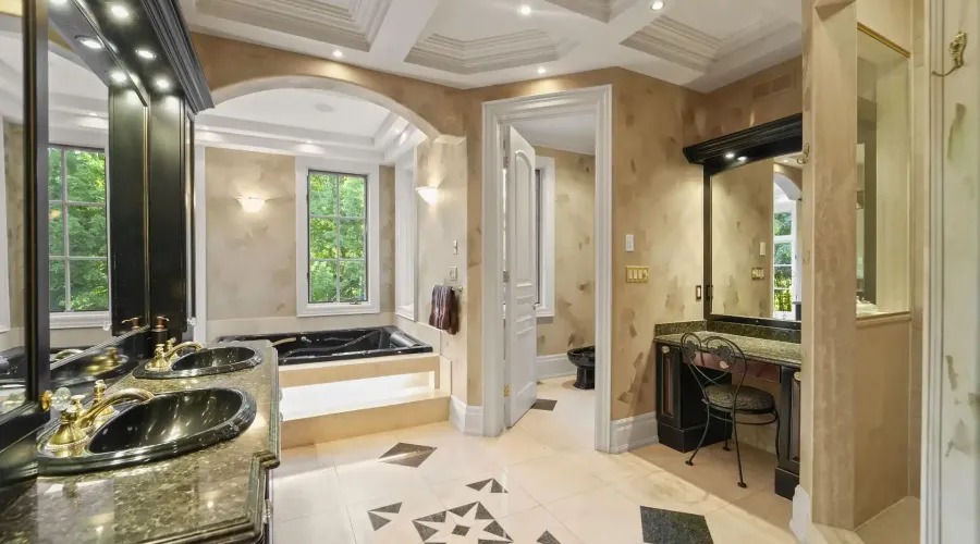 10140 Pineview Trail, Milton, Ontario, L0P 1B0, Canada, 3 Bedrooms Bedrooms, ,8 BathroomsBathrooms,Residential,For Sale,1933911