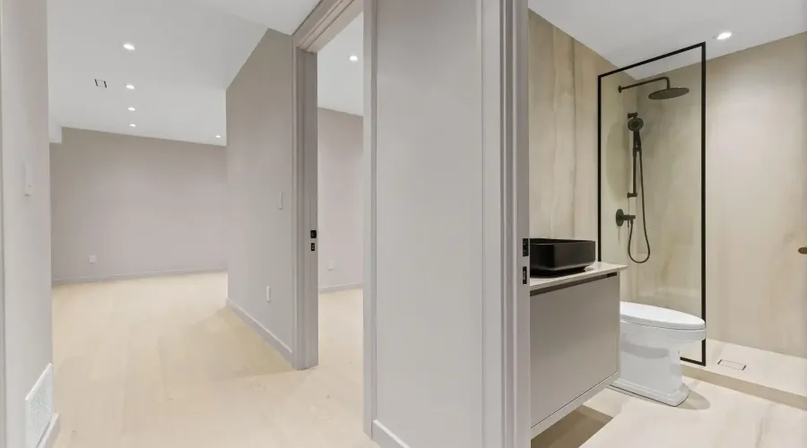 1090 Ella Avenue, Mississauga, Ontario, L5E 1H5, Canada, 3 Bedrooms Bedrooms, ,4 BathroomsBathrooms,Residential,For Sale,1936173