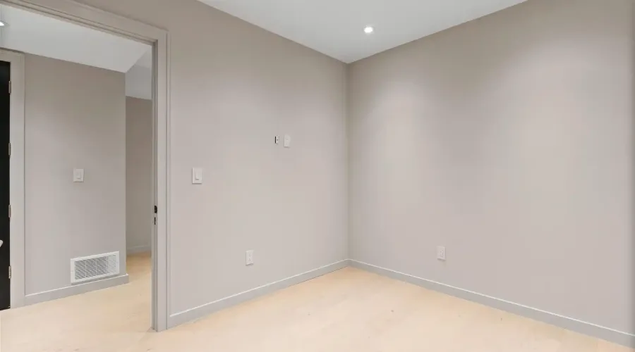 1090 Ella Avenue, Mississauga, Ontario, L5E 1H5, Canada, 3 Bedrooms Bedrooms, ,4 BathroomsBathrooms,Residential,For Sale,1936173